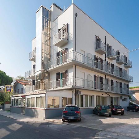 Regina Hotel E Ristorante Punta Marina Zewnętrze zdjęcie