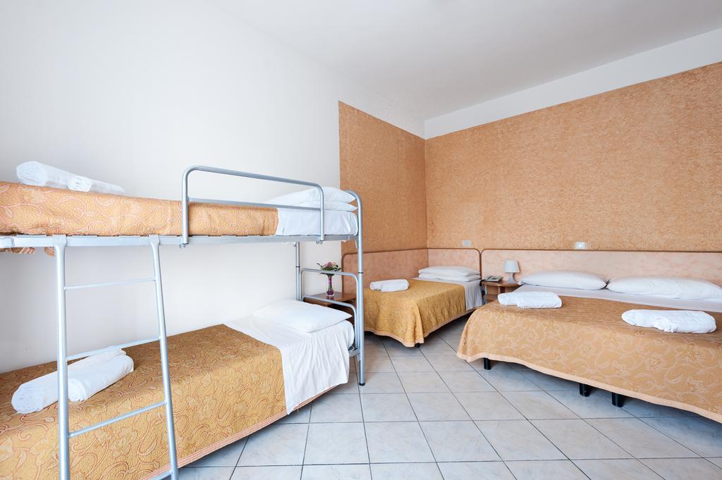 Regina Hotel E Ristorante Punta Marina Zewnętrze zdjęcie