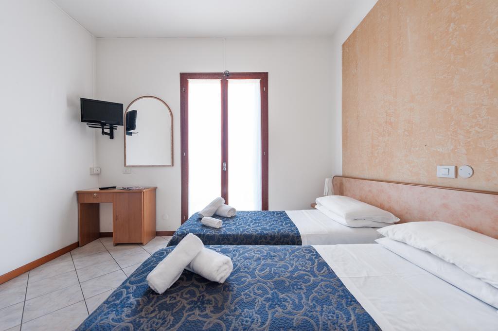 Regina Hotel E Ristorante Punta Marina Zewnętrze zdjęcie