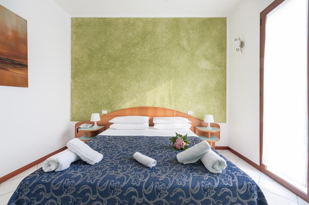 Regina Hotel E Ristorante Punta Marina Zewnętrze zdjęcie