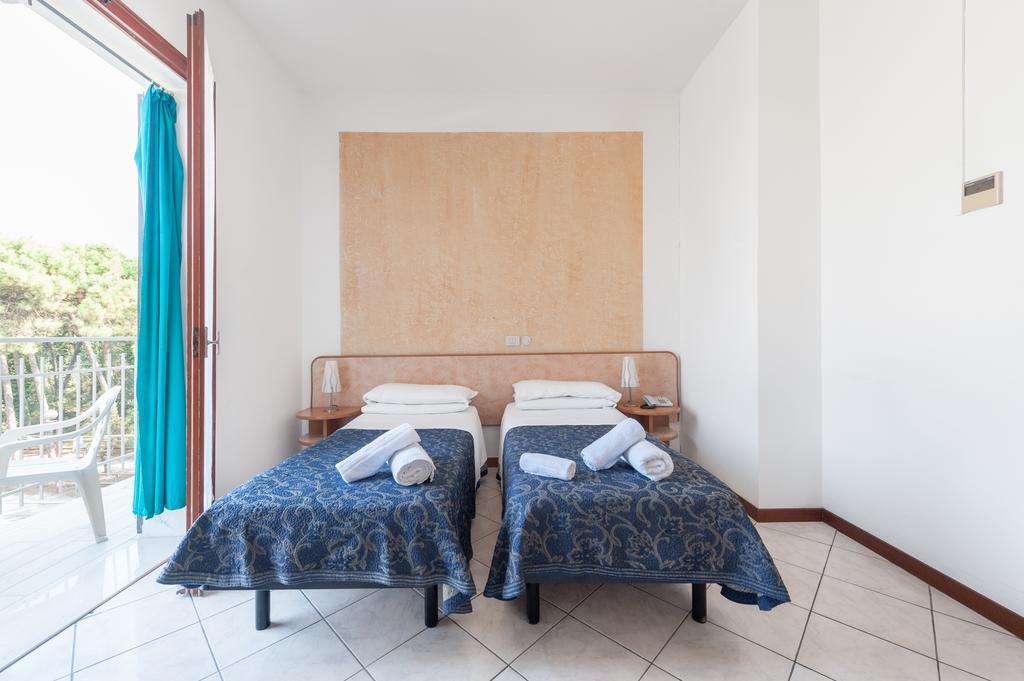 Regina Hotel E Ristorante Punta Marina Zewnętrze zdjęcie