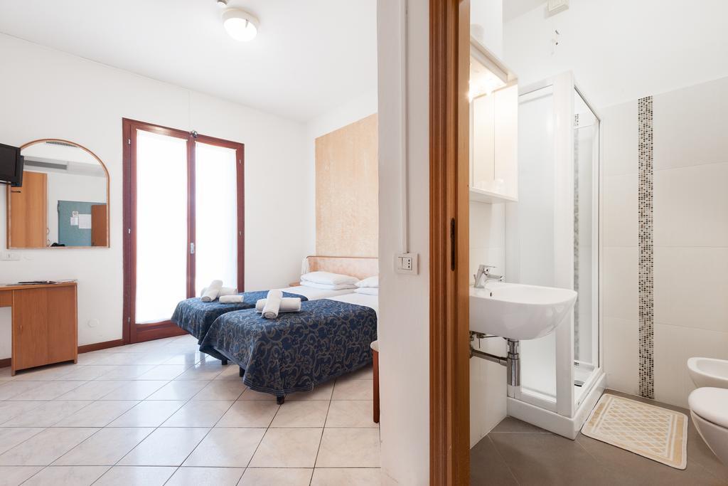 Regina Hotel E Ristorante Punta Marina Zewnętrze zdjęcie