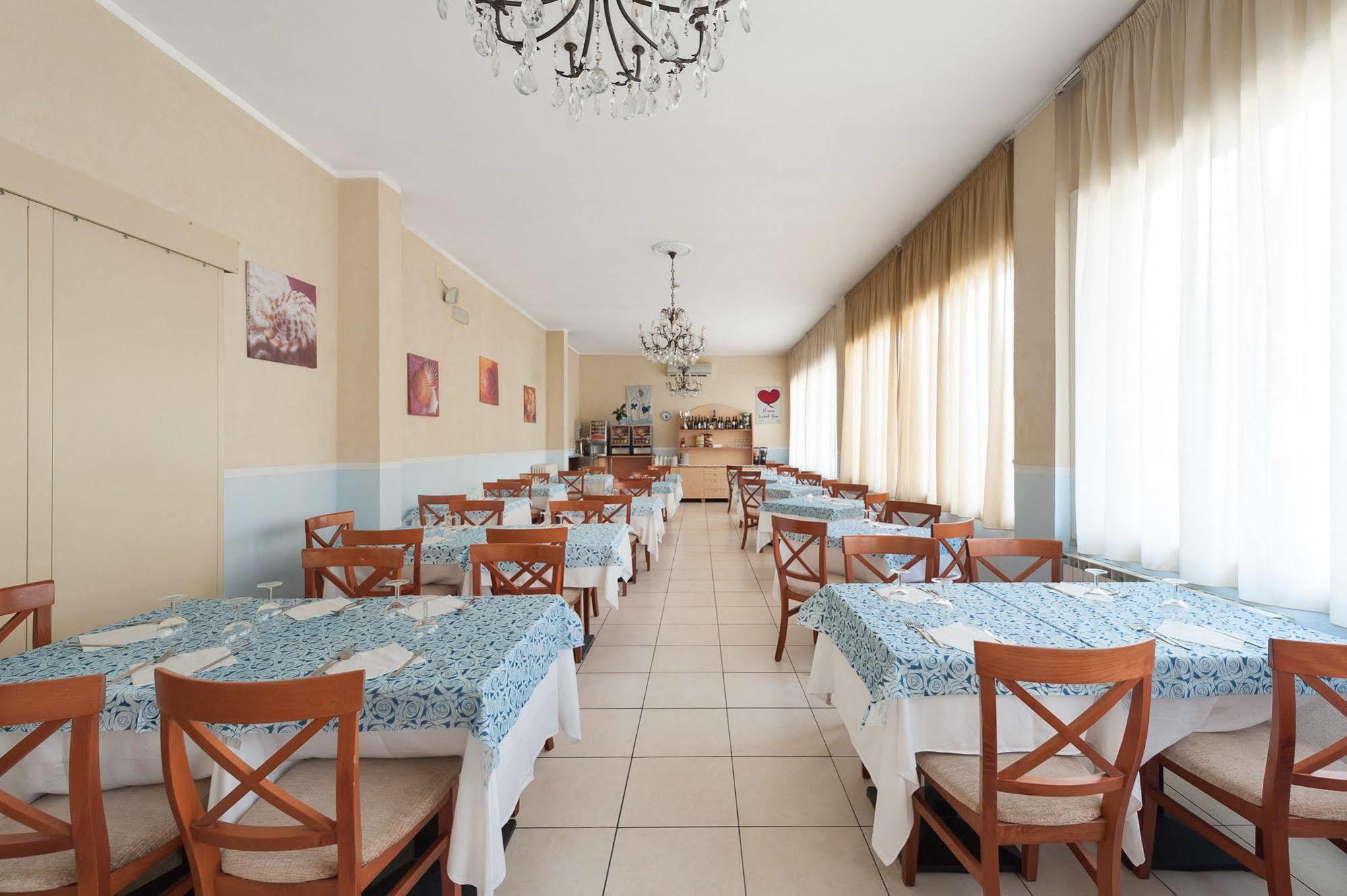 Regina Hotel E Ristorante Punta Marina Zewnętrze zdjęcie