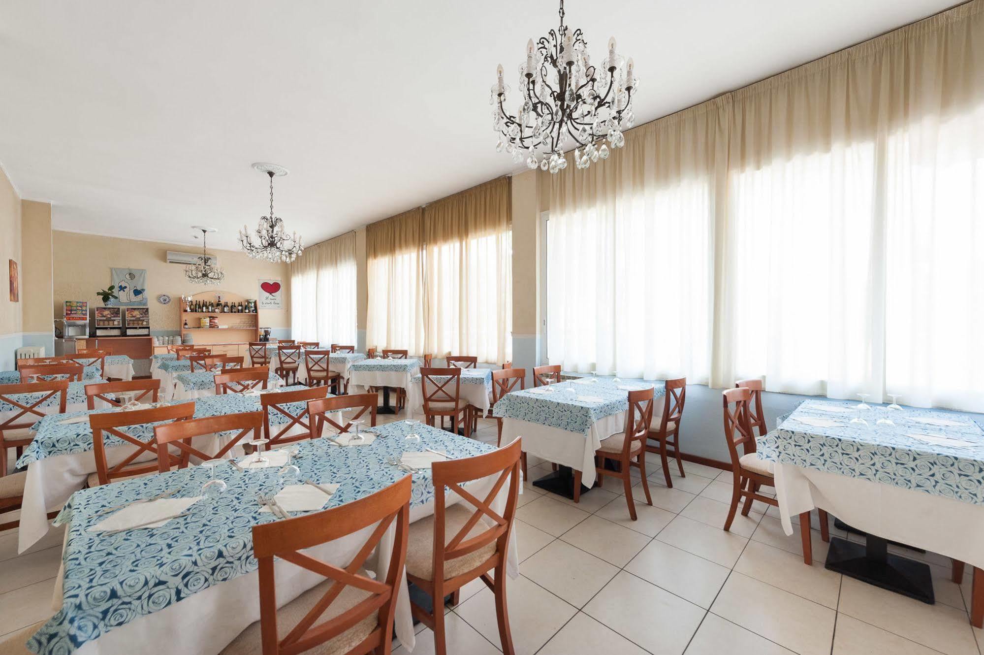 Regina Hotel E Ristorante Punta Marina Zewnętrze zdjęcie