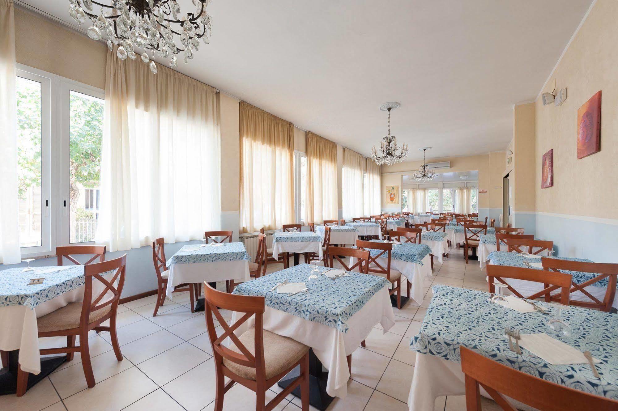 Regina Hotel E Ristorante Punta Marina Zewnętrze zdjęcie