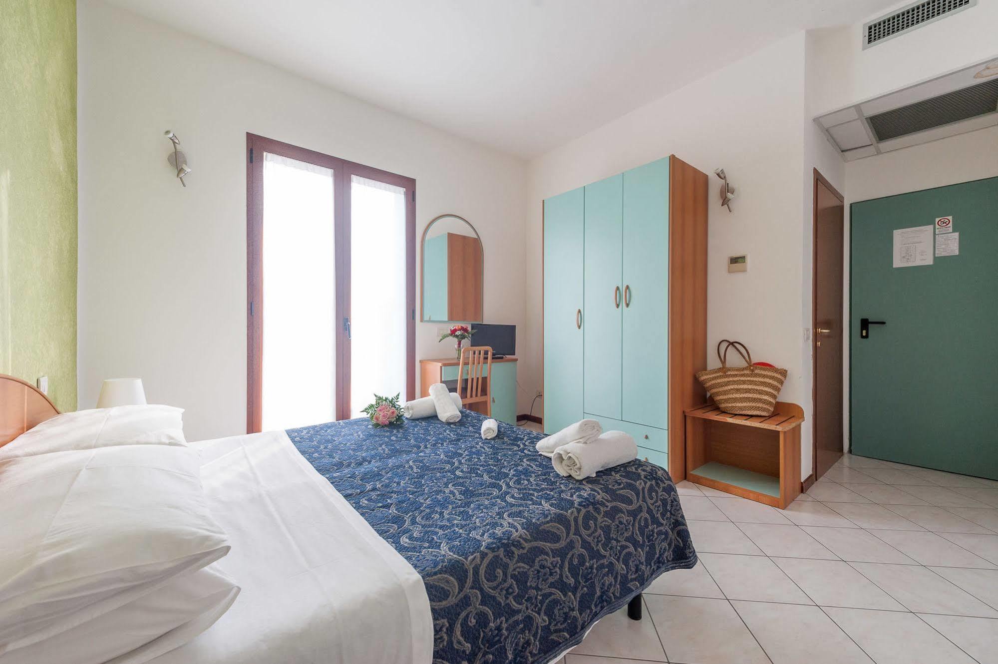 Regina Hotel E Ristorante Punta Marina Zewnętrze zdjęcie