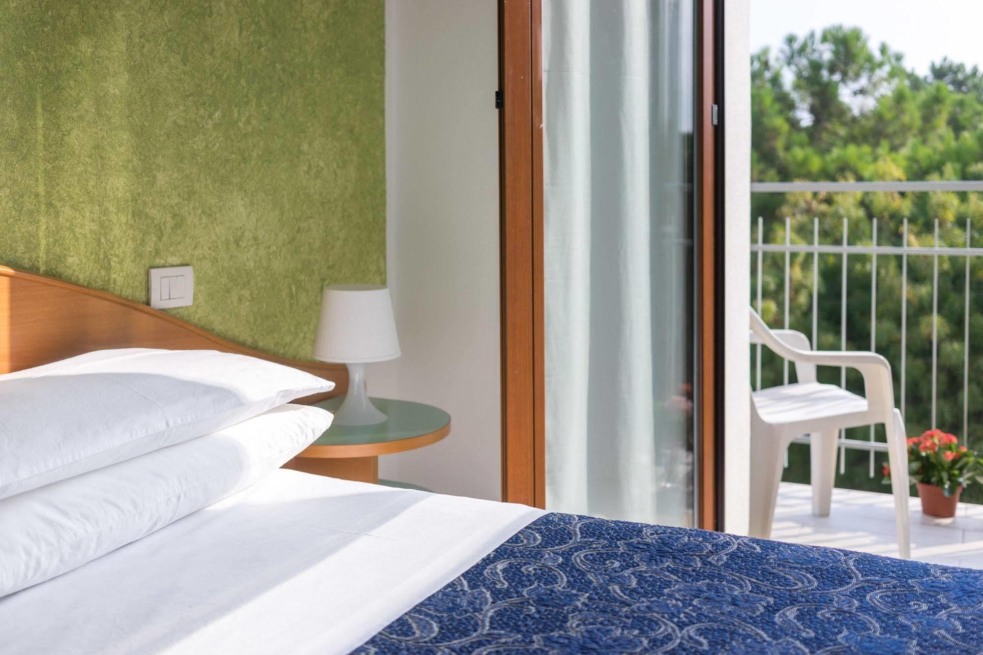 Regina Hotel E Ristorante Punta Marina Zewnętrze zdjęcie